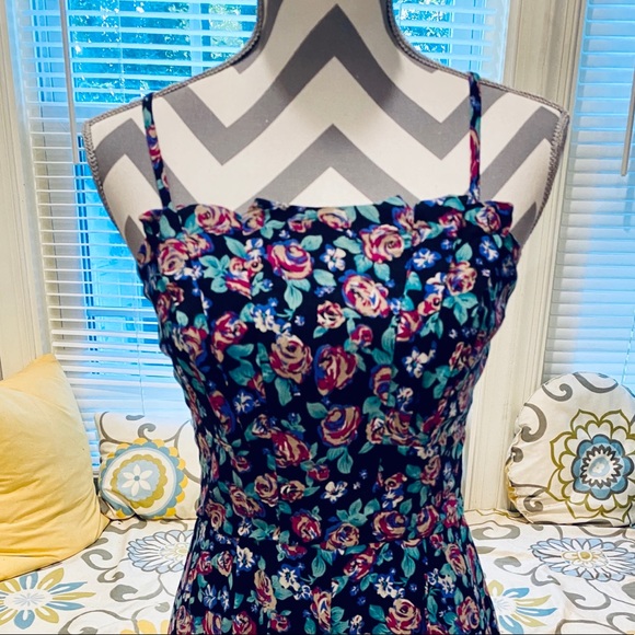 Rue 21 Floral Romper (Medium) - Picture 5 of 7